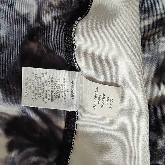 Madden NYC - women's leggings gym attire - Size: L - black/ grey/white - Picture 7 of 7